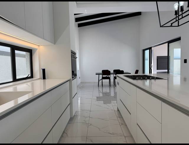 3 BEDROOM HOUSE FOR SALE IN SANDOWN